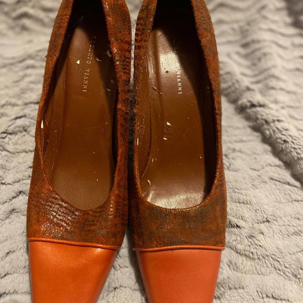 Orange pump